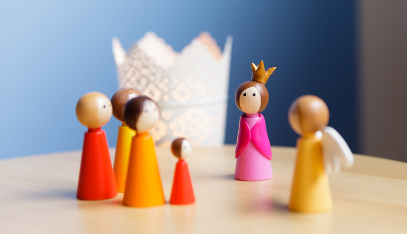 Systemische Therapie mit Hilfe von Holzfiguren